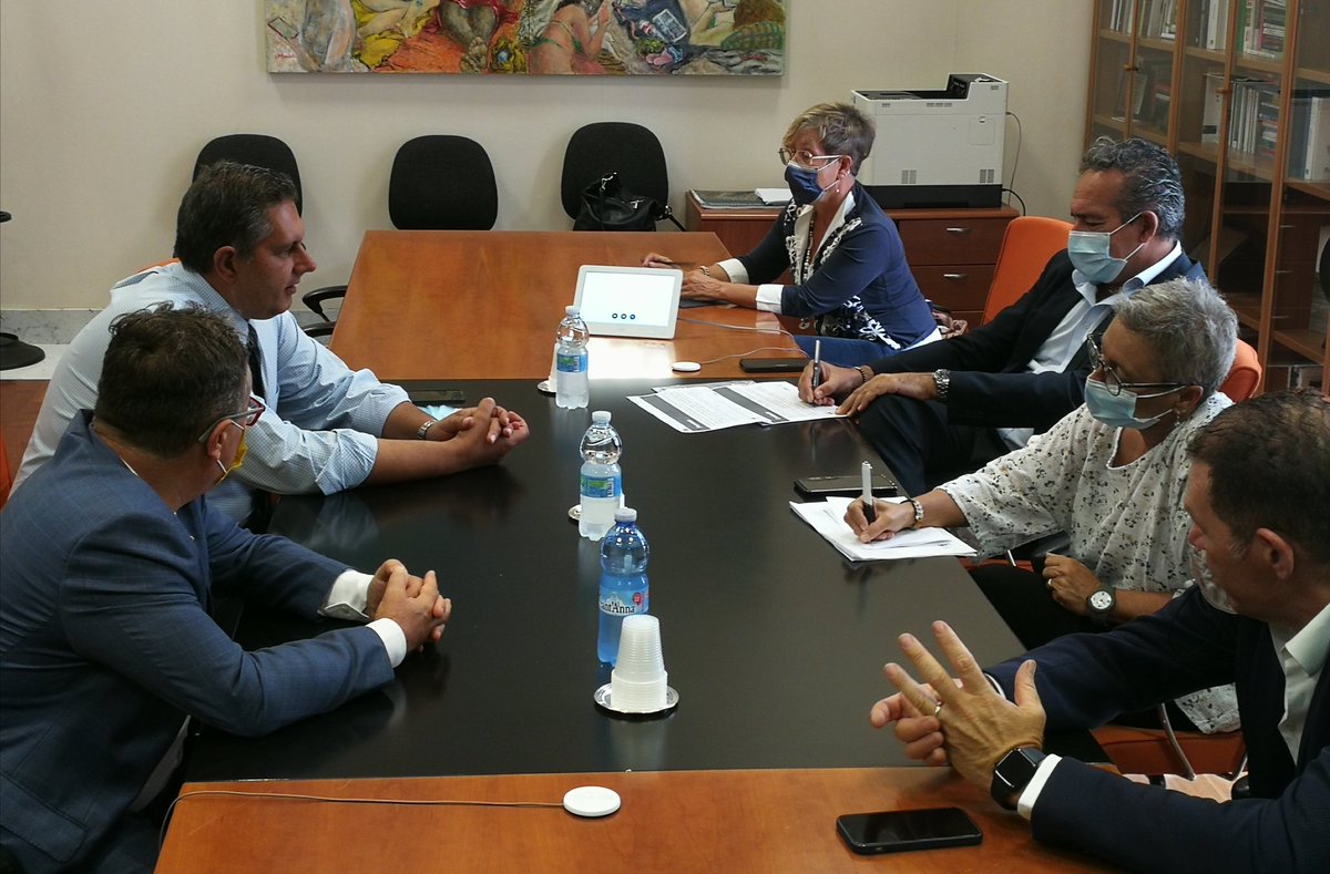 CislLiguria's tweet photo. #Restart #Liguria, incontro in @RegLiguria tra @CislLiguria, @Cgil_Liguria, @Uil_Liguria con presidente @GiovanniToti e professor #Profiti. Far ripartire #sanità per smaltire liste d'attesa dopo rallentamenti #COVID19 @FNPLiguria @CislNazionale https://t.co/P0tqq29QDd