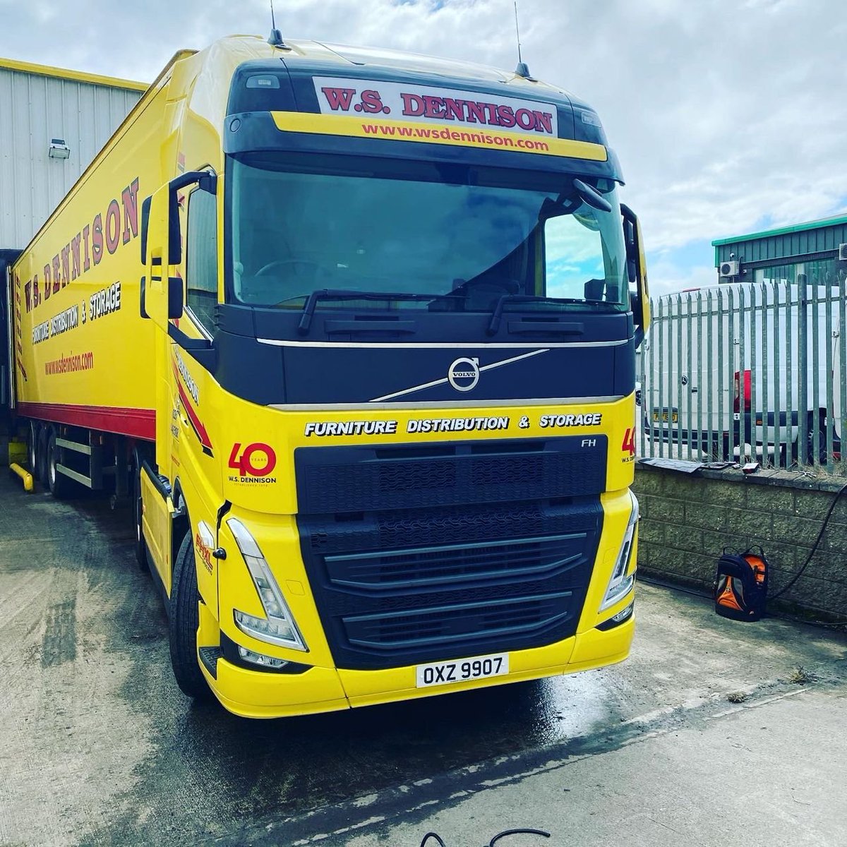 Fastview360's tweet photo. A recent installation for @WSDennison with our branch in Northern Ireland with @Nitroman999 and Sean 
#fastview360 #volvotrucksuk #installations #electrac https://t.co/hreGculZSb