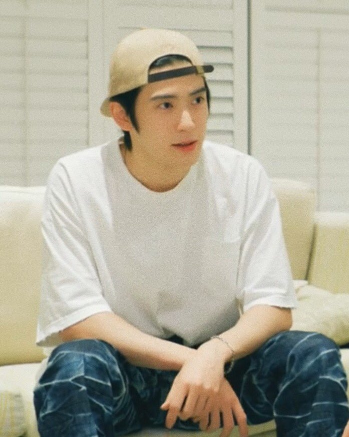Yen Ia On Twitter jaehyun Is The Type Of Boyfriend Who Lets His Girl Wear His Oversized