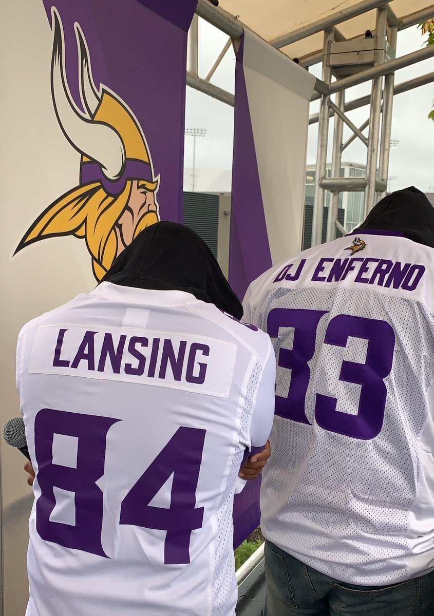 Micdrop_ent's tweet photo. "Tag team back again!" 3 more days until we see YOU at the Viking's 5K Race! Come support the @Vikings and community this Saturday! 
.
.
.
#livefun#vikings#5krace#host#dj#liveevents#corporate#emceelife#funevents#running#entertainers#music#community#support#football https://t.co/fK4IYYbFwA