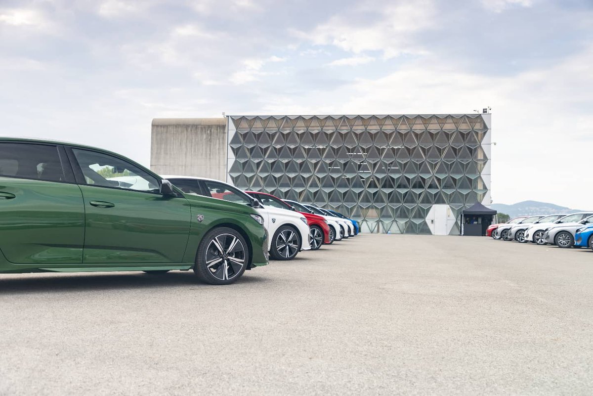 ForumPeugeot's tweet photo. Güney Fransa'nın Cannes yakınlarındaki yolları, önümüzdeki iki hafta boyunca yaklaşık 500 uluslararası gazeteci için #Peugeot308 ve #Peugeot308SW basın test sürüşlerine sahne olacak.
#308FirstDrive #308SWFirstDrive
@Peugeot @LindaJackson https://t.co/o2eoMiIjJH