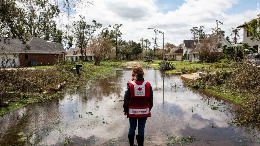 RutgersGSAPP's tweet photo. You can help us support our devastated students affected by #HurricaneIda to rebuild and re-establish themselves so that they can return to helping others. Students have have had their belongings destroyed, cars flooded and more. Link to GoFundMe: https://t.co/VRFCvbmTxK #RUGSAPP https://t.co/ldXFGG6GzP
