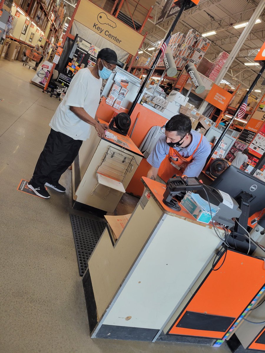 Look at this showing great customer service on the front line,our one and only CXM  ( @John_Clark_THD ) <a href="/BrandiBasham/">Brandi Basham</a> ,<a href="/robert_miller25/">@2505 Dundalk</a> <a href="/ali___2505/">Ali</a>.thanks for helping always.
