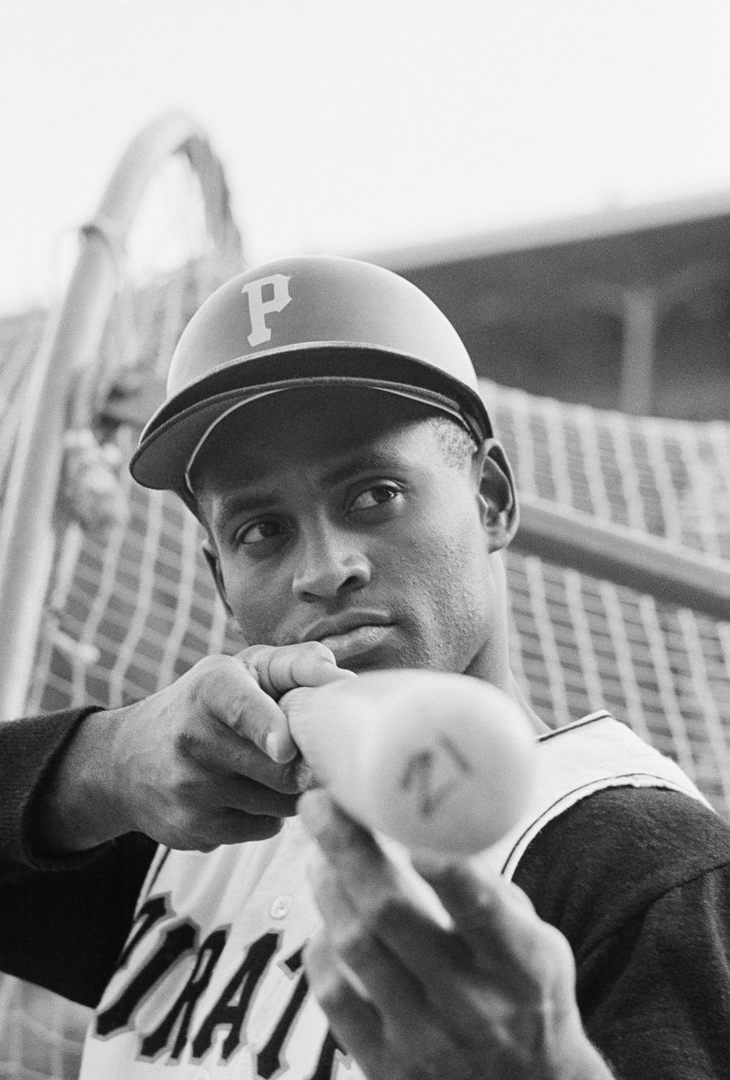 MLBVault's tweet photo. #ClementeDay https://t.co/NAkPkMVWwO