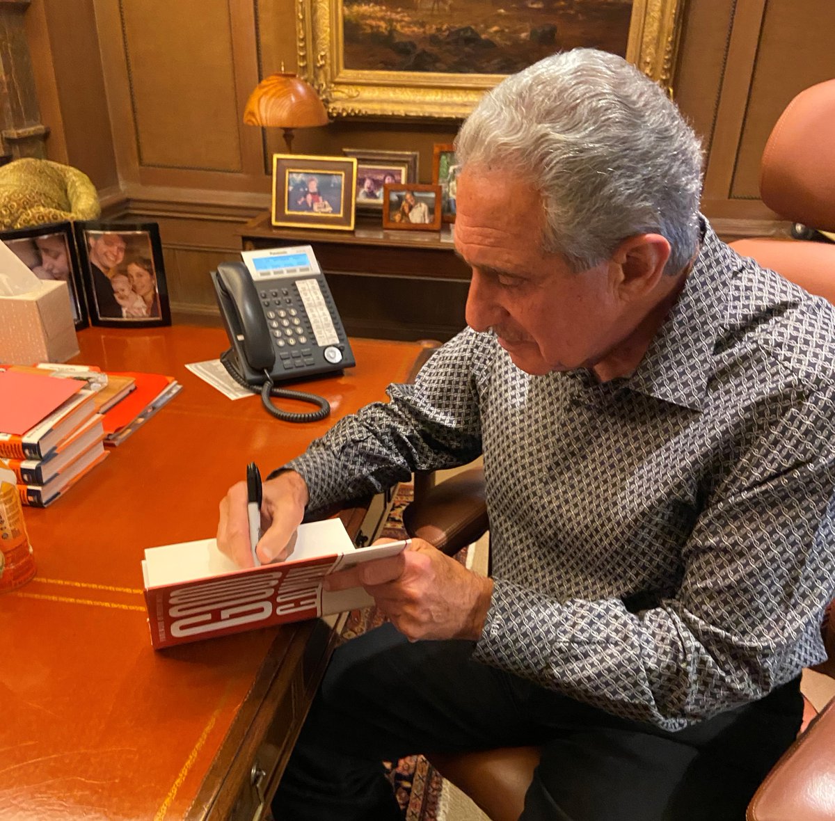 It's been one year since Arthur Blank's 'Good Company' hit the shelves and became a national bestseller! 

We're giving away 5️⃣ signed copies to celebrate.

RT for your chance to win!