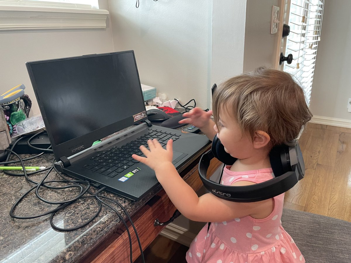 steve_1up's tweet photo. My daughters gonna be a gamer 😎 #gamer #videogames #pcgamee https://t.co/bSgyUBuWLz