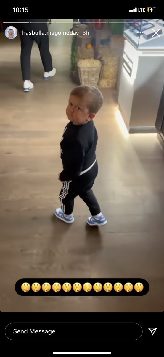 yerkyyyyerkyy's tweet photo. Hasbulla be hitting on SNKRS? https://t.co/m67HhHMkrf