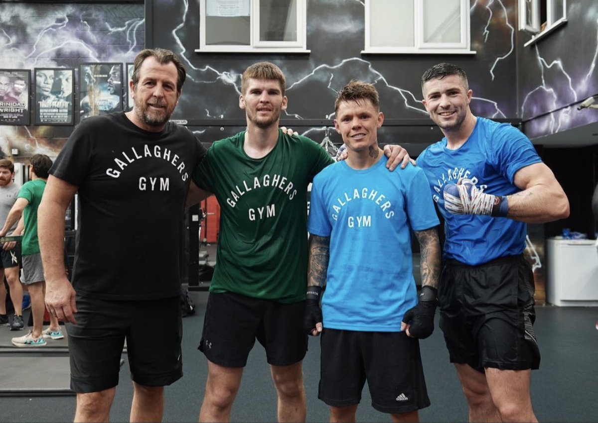 Welcome to the Team  👏👏👏
@Markheffron91 @CEdwardsBoxing @MacMcGowan1994 great to have you on board . Now it’s time to go get some work done 🥊
#Teamgallaghersgym
