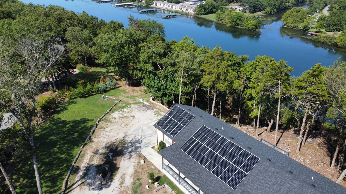 GoMOsolar's tweet photo. Power your home with the natural like this home in Branson MO☀️

#solarsolutions #sun #energy #solarinstallation #greenenergy #Gosolar #solarpanels #solarhome #renewableenergy #Ssofamerica #missourisolar #savetheplanet #springfieldmo #417solar #republicmo #GoSolarGo https://t.co/vPyg5Alqk9