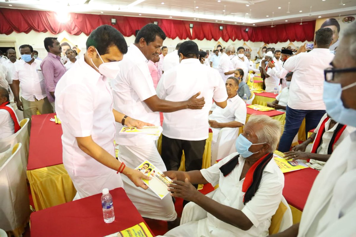V_Senthilbalaji's tweet photo. மாண்புமிகு கழகத் தலைவர் - தமிழ்நாடு முதல்வர் @mkstalin அவர்கள் தலைமையில் நடைபெற்ற, கழகத்தின் பொன் விழாவான கழக முப்பெரும் விழாவில் கரூர் மாவட்டத்தைச் சேர்ந்த மூத்த முன்னோடிகள் 270 பேருக்கு ரூ. 27 இலட்சம் மதிப்பீட்டில் பொற்கிழிகள் வழங்கப்பட்டது. https://t.co/2XBLV5afoh