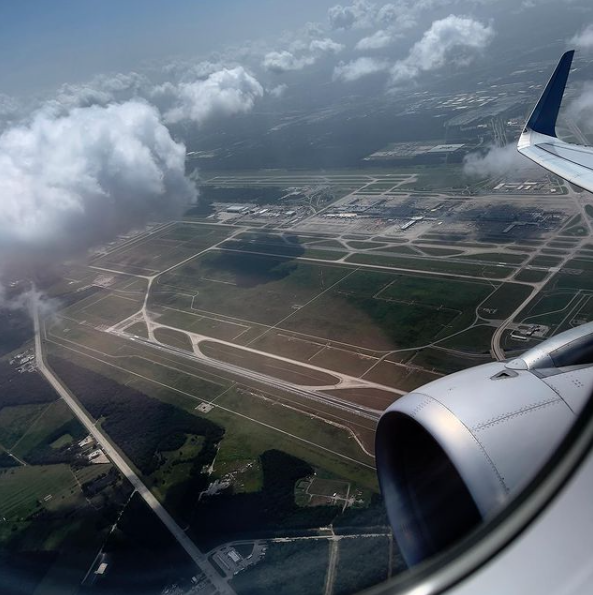 iah's tweet photo. Nothing beats the window seat.
#WindowViewOfIAH

📸IG: geoff_druin https://t.co/hHLmTvWODa