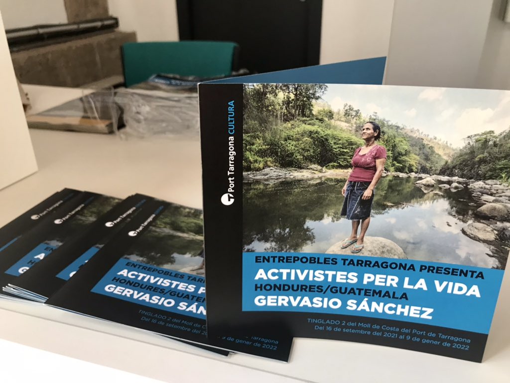 MolldeCosta's tweet photo. Darrers detalls del muntatge de l’exposició “ACTIVISTES PER LA VIDA”, de @gervasanchez @Entrepobles_Tgn i @EntrepbsHarte.
Us esperem demà dia 16 a partir de les 19 h al Tinglado 2. https://t.co/vPX9gqwfVO