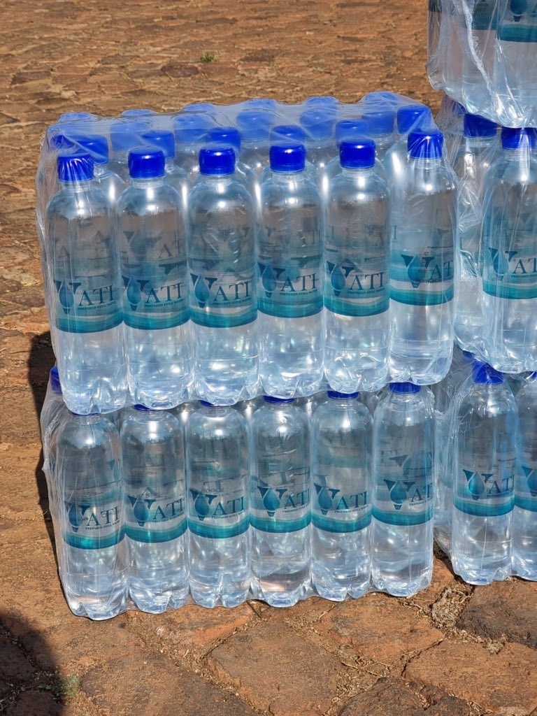 Thabangsepenya1's tweet photo. Hi Twitter I’m selling bottle water of hi quality ..

Ke Kopa RT 🙏🙏🙏🙏

#MenAreSlowTheseDays https://t.co/FKYC5Sg7FJ