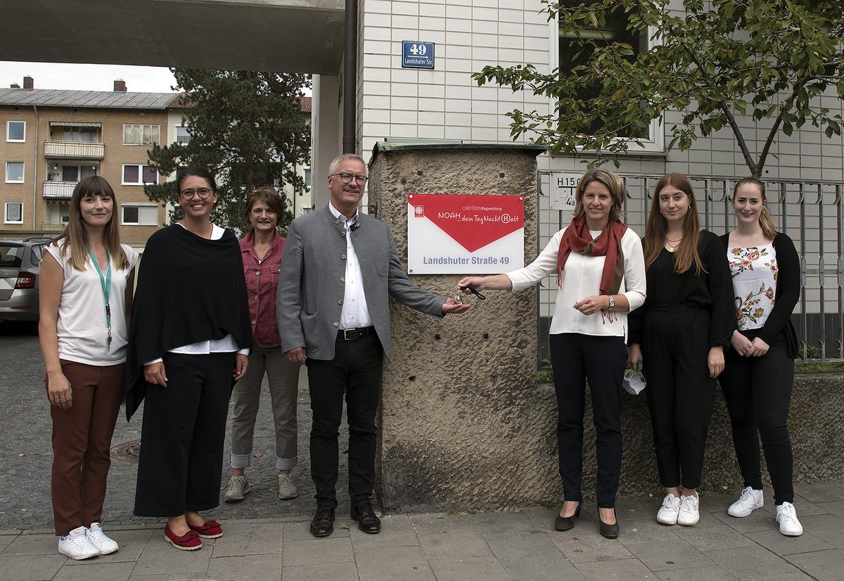 NOAH – dein TagNachtHalt: Das ist der neue Name der Unterkunft für obdach- und wohnungslose Menschen in der Landshuter Straße 49, deren Trägerschaft die Caritas Regensburg heute übernommen hat.  Lest hier mehr: caritas-regensburg.de/110J8