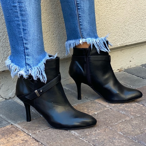 TweeterPSexton's tweet image. So good I had to share! Check out all the items I'm loving on @Poshmarkapp #poshmark #fashion #style #shopmycloset #nordstrom #chineselaundry #pleaser: posh.mk/TabCoPdDzjb