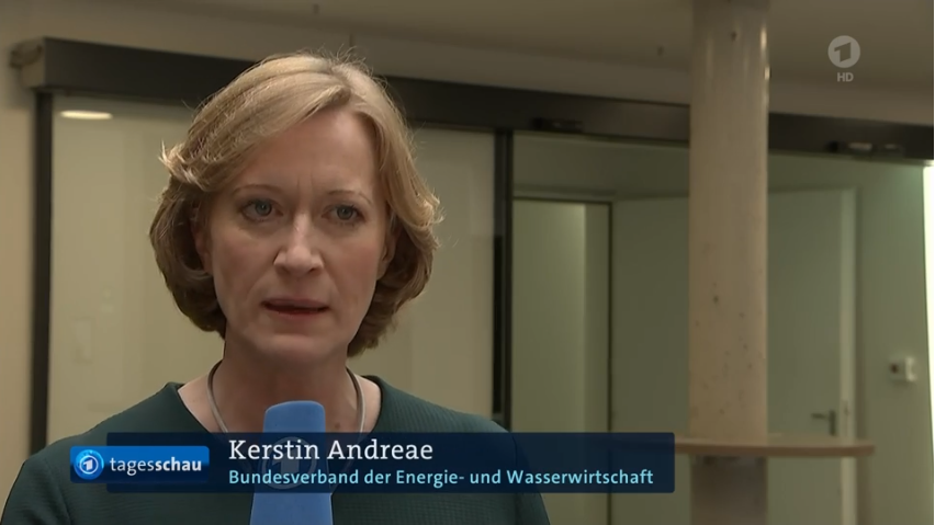 jan_ulland's tweet image. Zum Auftakt unseres #BDEW -Kongresses fordert @KerstinAndreae in der @tagesschau mehr Tempo beim Erneuerbaren-Ausbau und die richtigen Investitionsbedingungen für den dringenden Netzausbau #bdewk21 tagesschau.de/multimedia/sen…