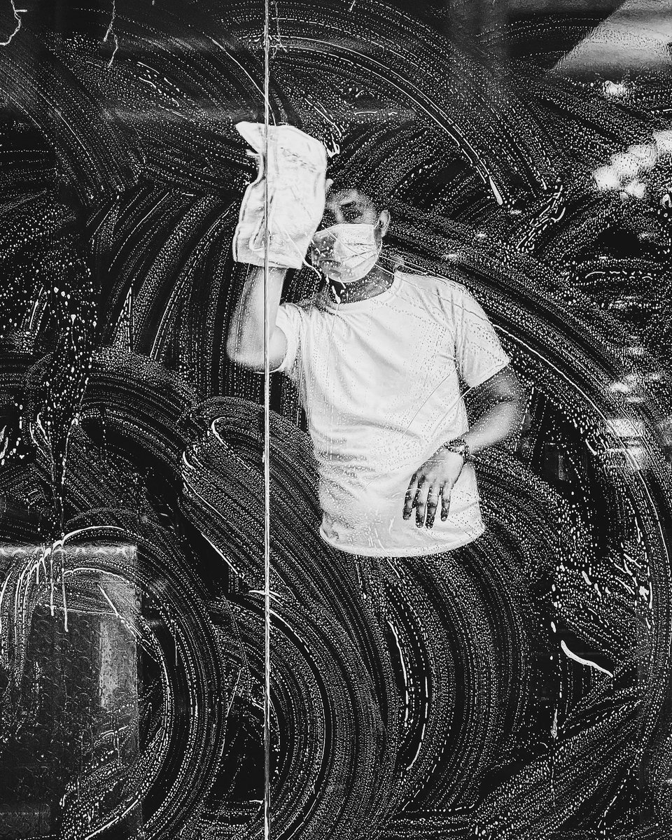 jilsonstiu's tweet image. Preparing for tomorrow’s #alertlevel4 pandemic situation. Although 10% is only allowed, workers are happy they have work . Still they alternate shifts a week for everyone to earn. #pandemic #shotoniphone