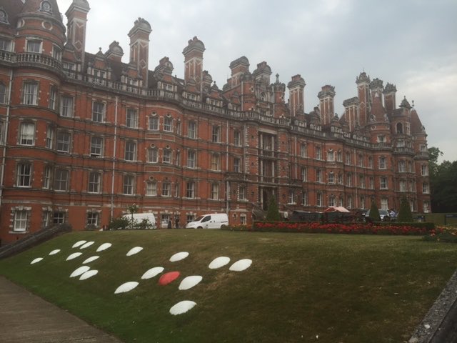 mamomi_i's tweet image. I am currently working towards a PhD at the Royal College of Art, London where my research is concerned with demonstrating and analysing a ‘blind aesthetic’ through art practice.