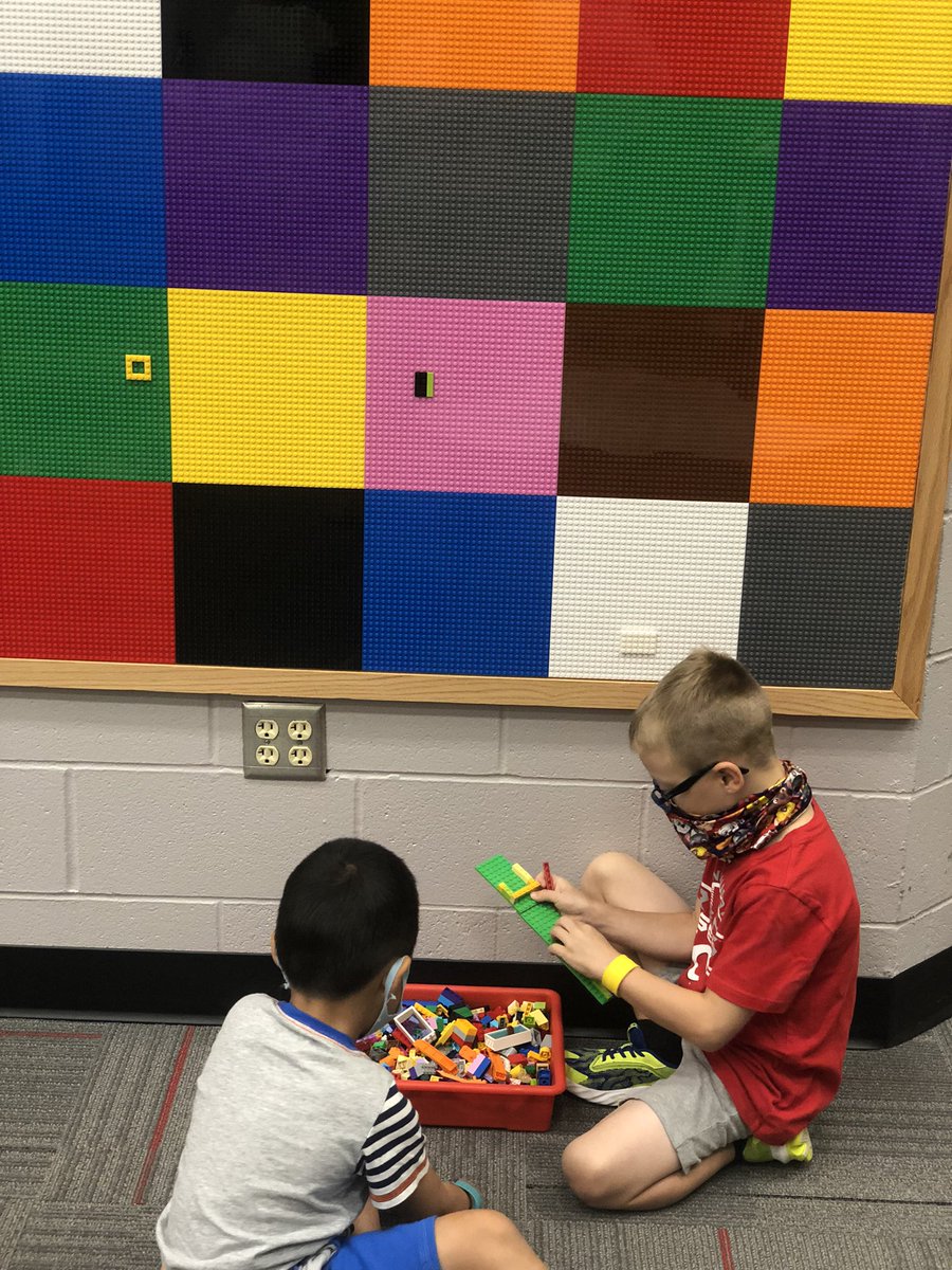 Mrs_NJimenez's tweet photo. Some of our first graders exploring our Innovation Hub building materials. #WEareLakota #STEAMlearning #buildandcreate https://t.co/kvs3pjZYEq