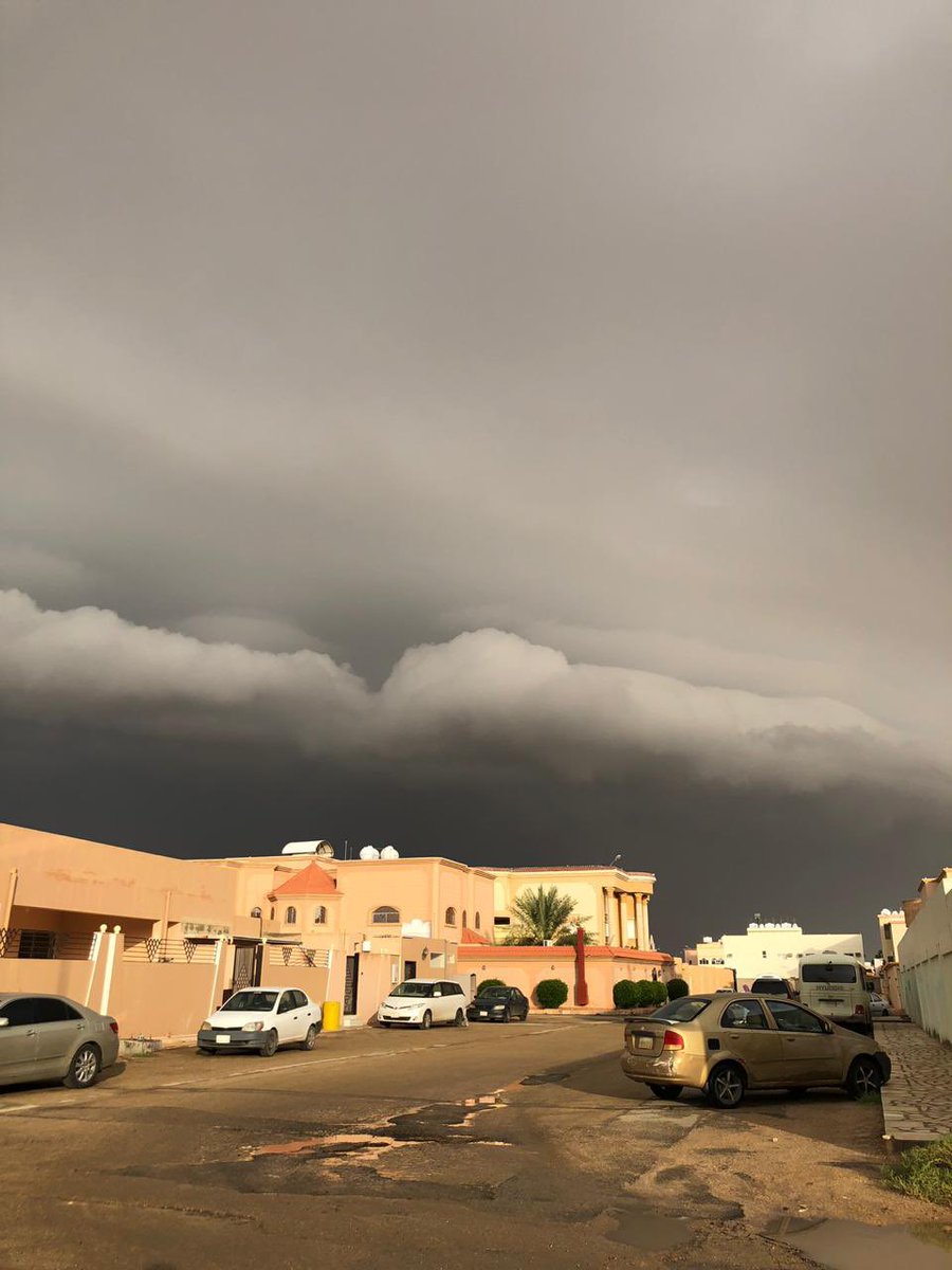 s5r1's tweet photo. من افضل السحب اللي صورتها بحياتي كان التاريخ 8/11/2021 الساعه 7:30 ص 😍🥺 ( الله يعيدها ) https://t.co/QCt8rbfRHH
