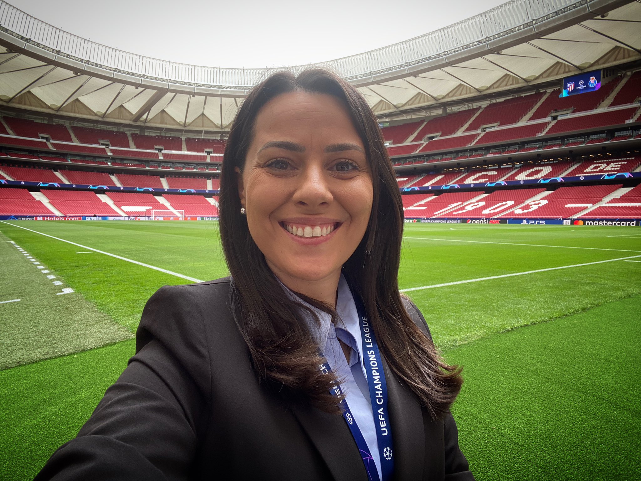 Tati Mantovani on X: Agora o importante: em exatamente UMA SEMANA a bola  rola para a final da Champions 2022🤩  / X