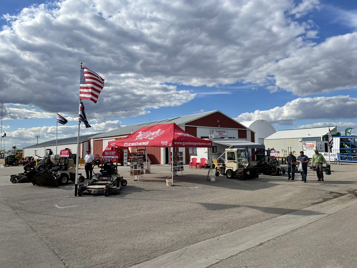 GrasshopperMowr's tweet photo. Big Iron Farm Show in Fargo, ND, with our friends at @EdneyCo
Couldn’t ask for better weather.
#bigiron #yournextmower #mowday #committedtothecut #onepassperfection #canyourmowerdothat #firsttofinishbuilttolast #nostripingkitneeded #GrasshopperNation #GrasshopperCountry https://t.co/QWS1NX2PK8