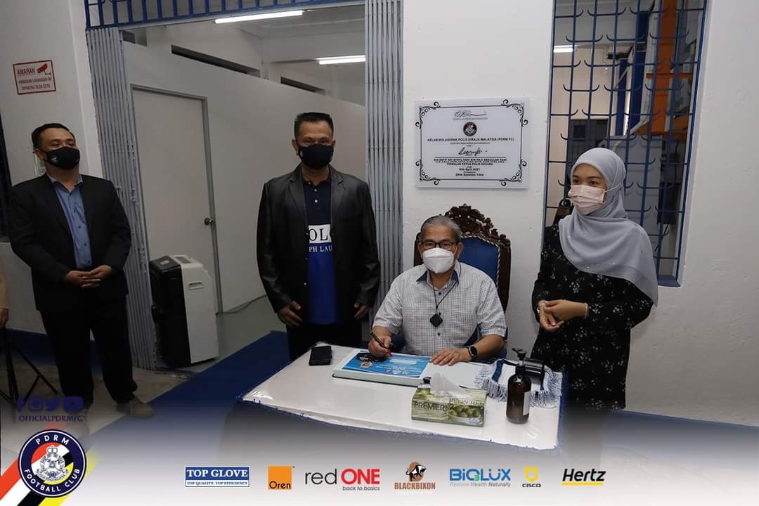 pdrmfcmy's tweet photo. ππππππππ πππππ πππππ ππππππ ππππππ ππππππππ ππππ π
π
#PDRMFC #OfficialPDRMFC #TheCops #SangSakaBiru #TopGlove #redONEnetwork #OrenSport #Hertz #BiOLUX #BlackBixon #CiscoAcademy https://t.co/tLEu04p2Hd