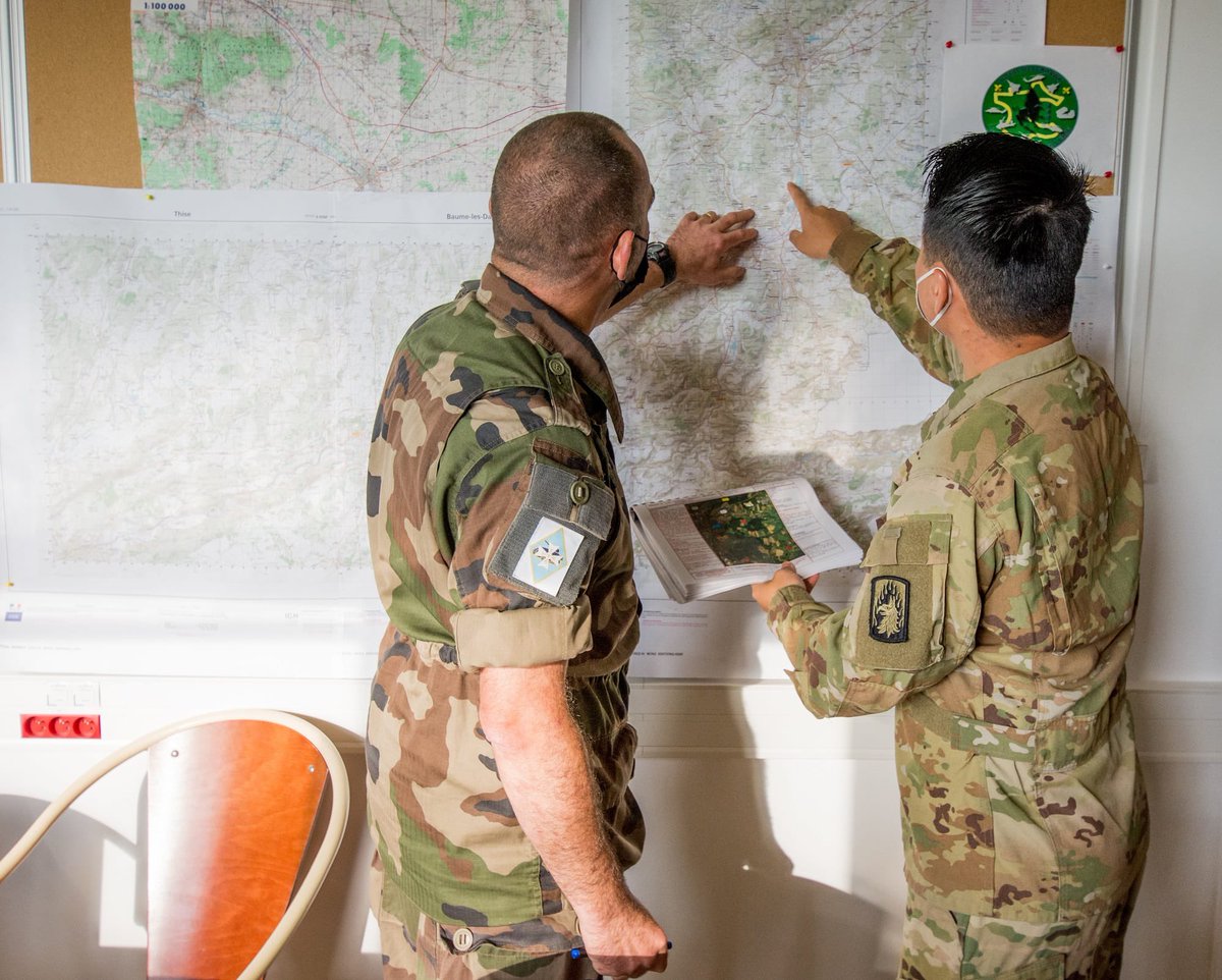 #RoyalBlackHawk2021 🚁
J-20 : préparation conjointe entre nos Fusiliers du Roy ⚜️ et leurs homologues américains de la @12thCab 🇫🇷🤝🇺🇸
Organisé par le 1er régiment d’artillerie, la 9ème édition de cet exercice interalliés se déroulera du lundi 4 au vendredi 15 octobre !