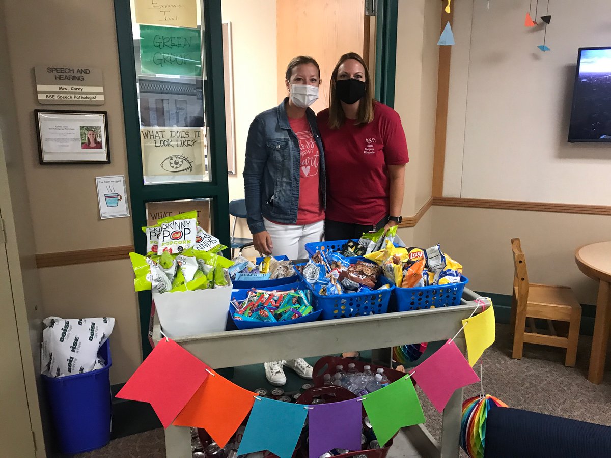 PtoBse's tweet photo. Thank you to all of our Bear families whose generous donations made today’s Staff Snack Cart possible! We had so much fun delivering snacks and drinks to the hardworking teachers and staff @BSEhseIN https://t.co/Pdp7025rLa