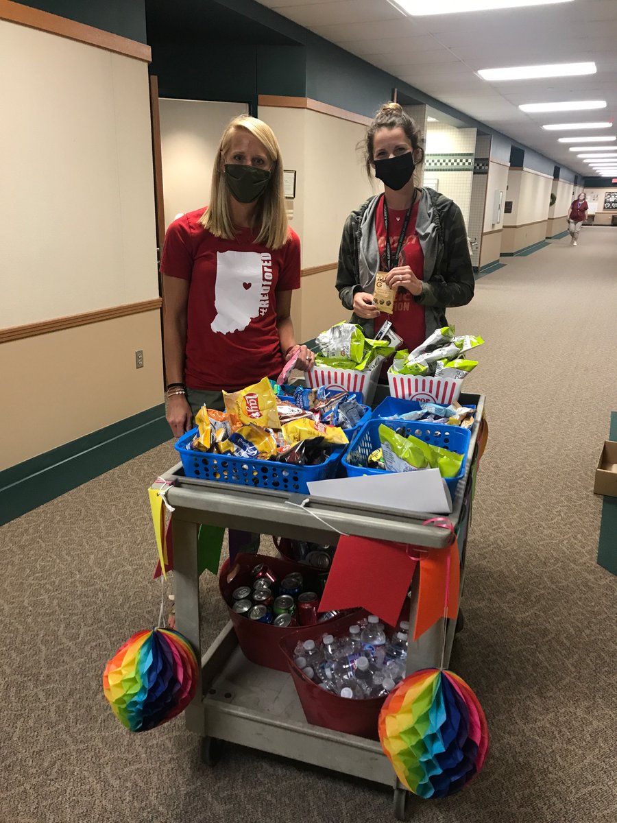 PtoBse's tweet photo. Thank you to all of our Bear families whose generous donations made today’s Staff Snack Cart possible! We had so much fun delivering snacks and drinks to the hardworking teachers and staff @BSEhseIN https://t.co/Pdp7025rLa