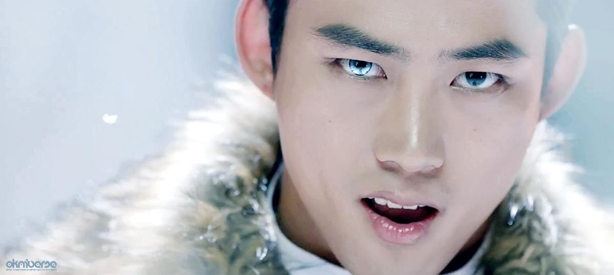 2PM_useless's tweet photo. 택연은 우리집 활동 당시 뮤비 속 오드아이를 표현하기 위해 오른쪽 눈에만 렌즈를 착용했었다 https://t.co/icDRP9OXXM