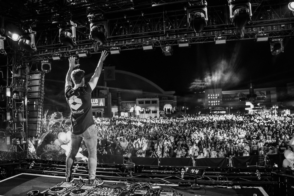 feddelegrand's tweet photo. π #putyourhandsup for every single one of you who has supported me continuously, THANK YOU!! #showmemory #WeGoGRAND #votenow https://t.co/WbbcTgYxxI