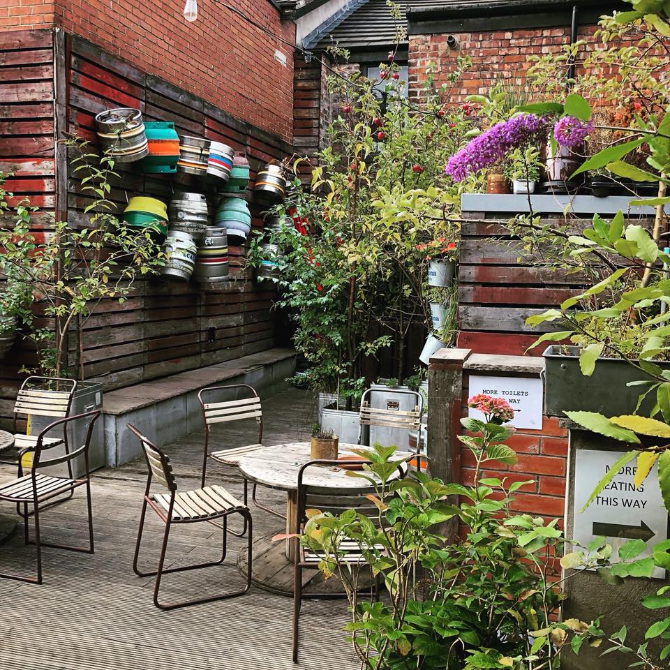 We predict a lovely evening out there. Support your local alfresco restaurant before hibernation begins ↓
confidentialguides.com/search/?tag=Al…

Photo: <a href="/nqterrace/">Terrace NQ</a>