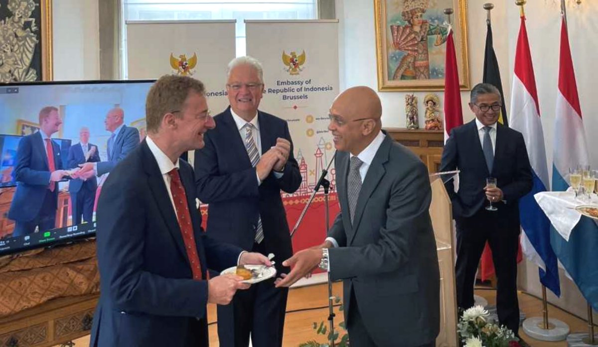 Lancement de la Benelux Indonesia Association (BIA) lors d’un événement organisé par l’Ambassade d’Indonésie à Bruxelles avec comme objectif d’aider les entreprises et de favoriser les échanges commerciaux entre le Benelux/la Wallonie et l’Indonésie. 
beneluxindonesia.eu