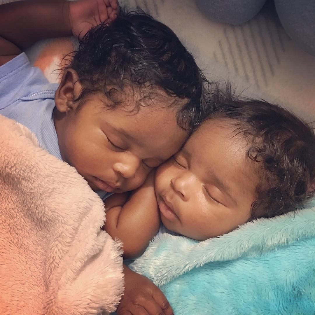 Retweet if you love twins ❤❤️📌