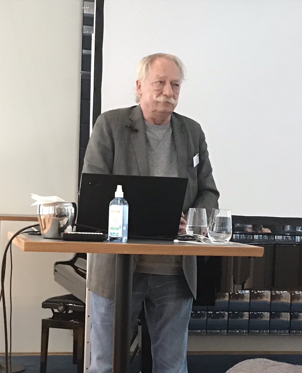 DMI_Institute's tweet photo. “Die meisten Online-Kampagnen sind eine Katastrophe. Zwei Drittel aller Display Ads werden an Bots ausgeliefert”. @ufomedia geht mit Online-Werbung auf dem DMI-Treffen hart ins Gericht. #DOOH https://t.co/07GgdbZwZT