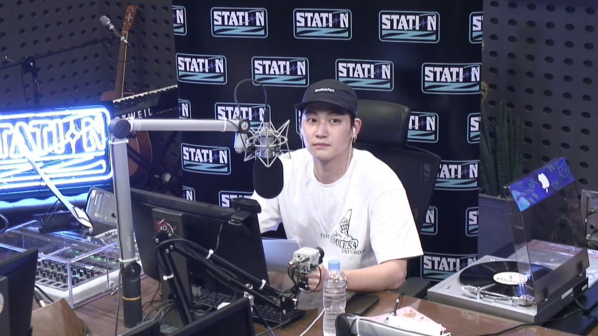 defdaily's tweet photo. First song recommendation for today: Feel Like Makin’ Love by D’Angelo

@jaybnow_hr: the reason I chose this song is because this was the song that made me think “ah I want to do/make music!”

#JAYBonStationZxBamBam 
#JAYB #제이비 https://t.co/FlzKqfTdsJ
