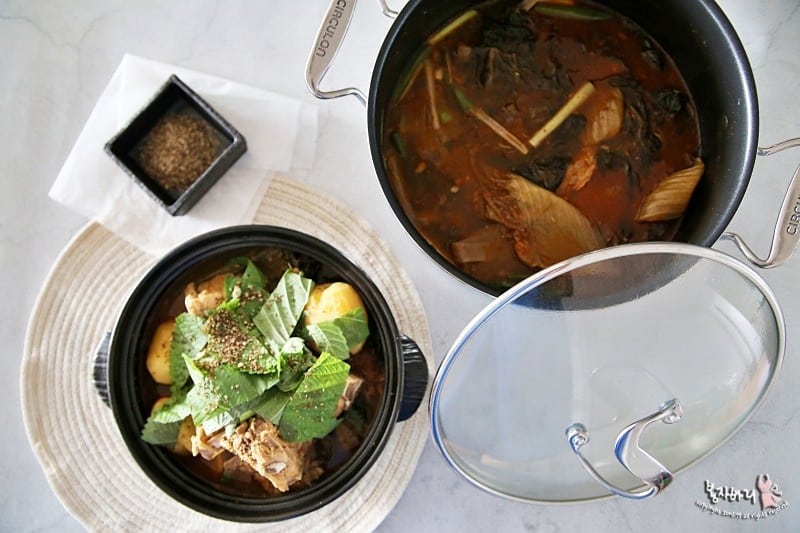 How inviting does this look? 

Gamjatang is a traditional Korean pork bone stew, with a slow cooking process that’s definitely worth the wait. 😋

📸 Hrang