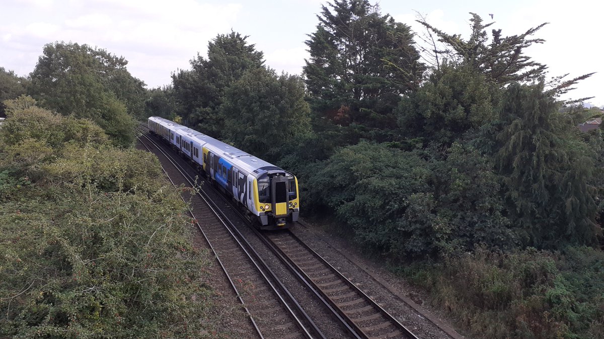 g5btb5g's tweet image. 2E44 14:38 Portsmouth &amp;amp; Southsea to Southampton Central seen between Portchester &amp;amp; Fareham earlier today formed of #Class450 450067 

#RailFocusUK is at facebook.com/RailFocusWorld
#EMU @SW_Help @SEG3142 #UKRail #UKRailways 

My Photo