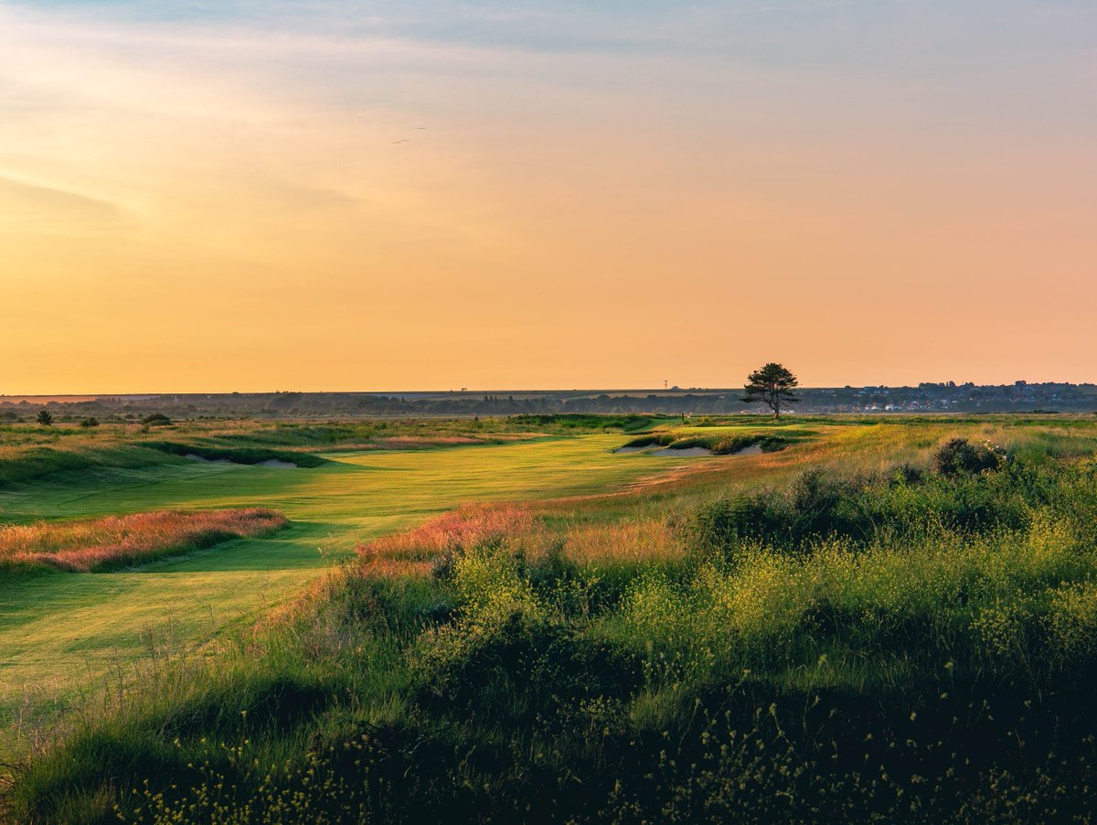 GolfInKent's tweet image. Summer may be all but over... however, did you know that the Kent coast gets some of the least mount of rainfall in the UK?! 😍 

That makes it perfect for some autumn/winter golf!

Where are you playing this winter? ☃️