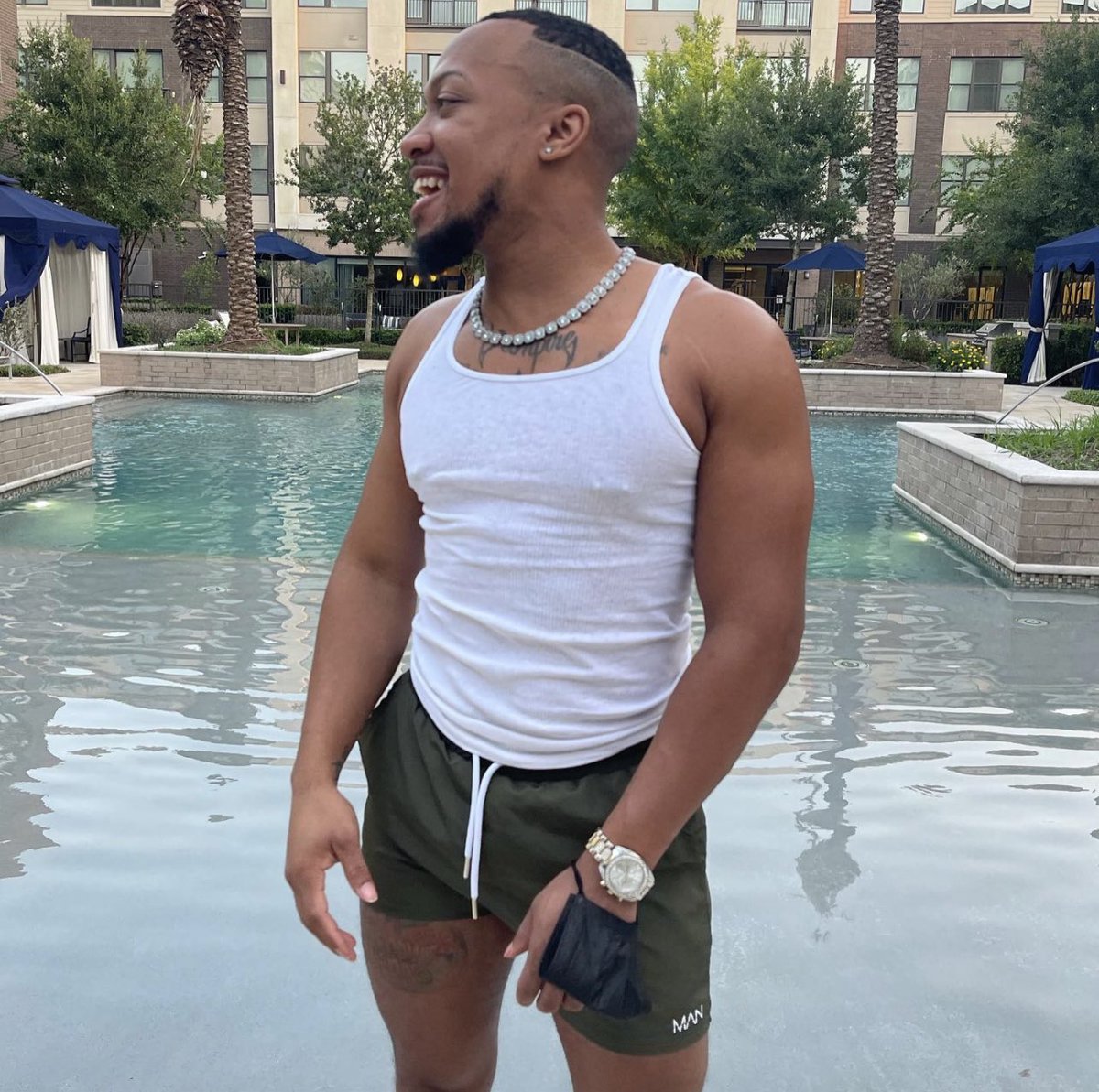Da_Vampire2's tweet photo. Happiness over everything πͺπΎππ½ #smile #peace #boohooman @boohoomanofficial #shorts #pool #gldshop #gldgang @shopgld https://t.co/Mpo5dacKpv