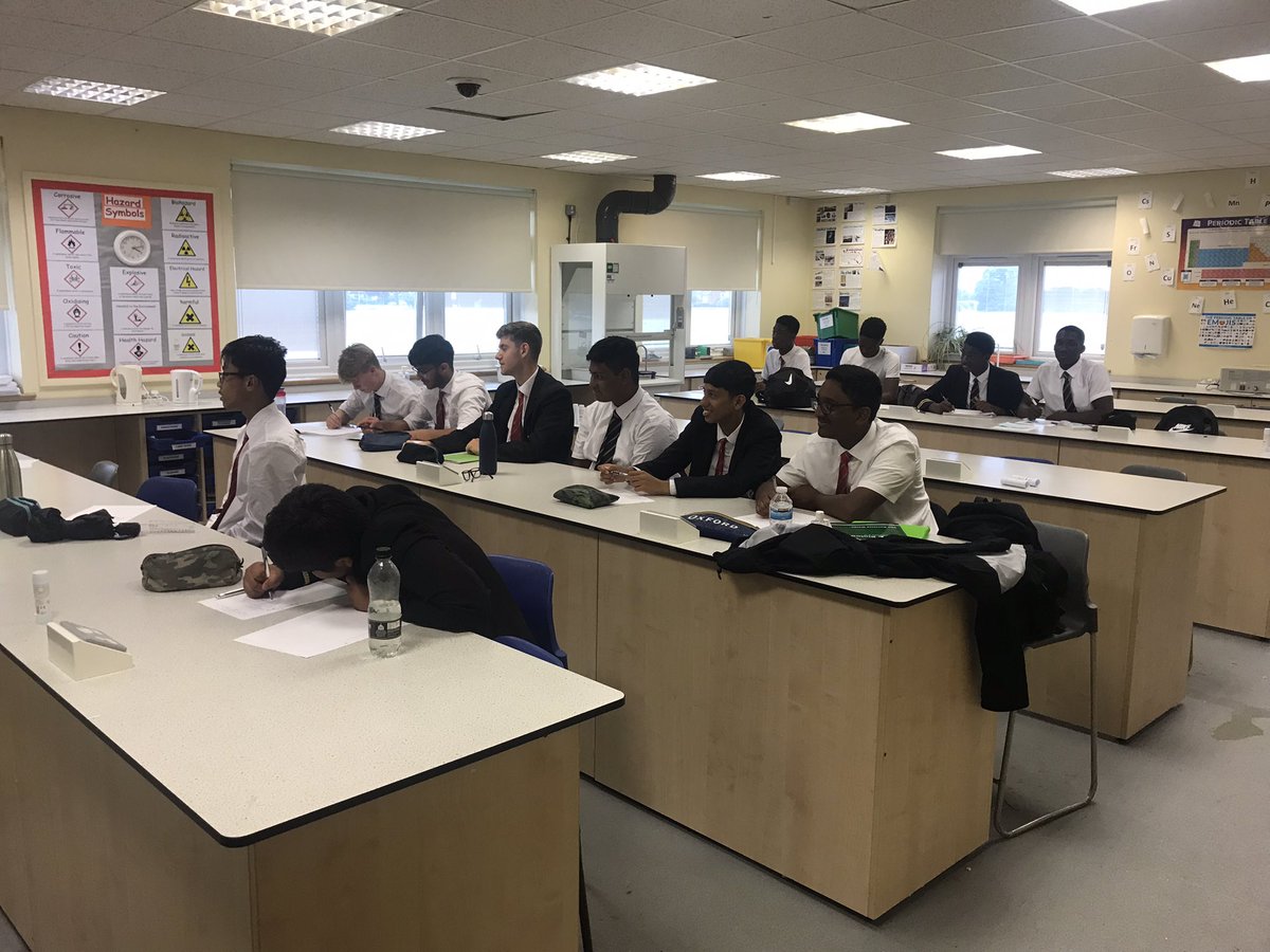 science_stm's tweet photo. Y11 Biologists @stmwestcliff making full use of after school classes to prepare for their exams (Wednesday 3.30-4.30 LAB 7) https://t.co/jtt3RWc2cT