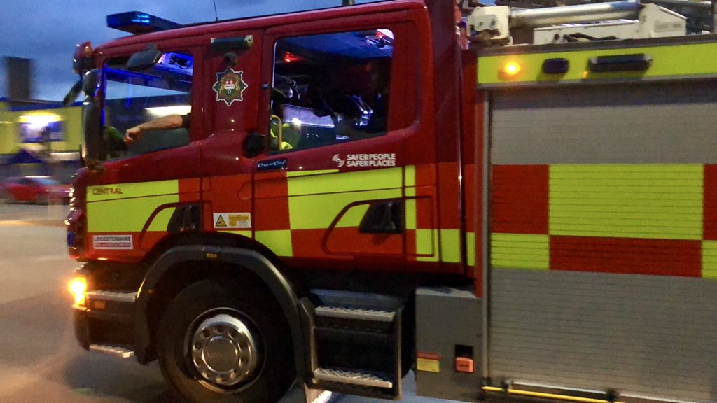 frl_photos's tweet photo. LFRS Central’s Second Appliance, leaving a job. @ScaniaUK #scannia #rescue #leicester #fire https://t.co/g48nzqVSe1