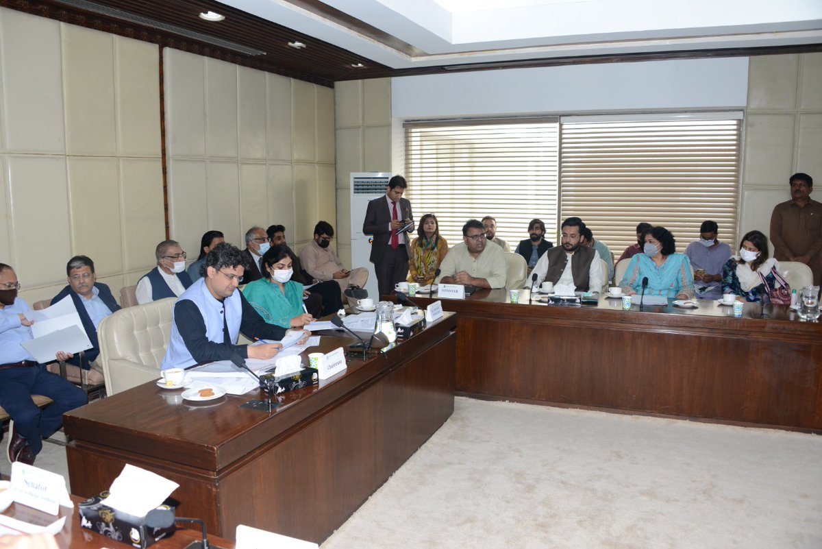 FjkUpdates's tweet photo. وزیراعظم آزادئ صحافت اور رائے پر کسی قسم کی قدغن عائد نہیں کرینگے-فیک نیوز کی ترویج و اشاعت بڑا مسئلہ ہے، اسکے لیے قانون سازی میں بہتری اور 
میڈیاورکرز کے مسائل کا حل ضروری ہے- پی ایم ڈی اے مسودہ قانون کمیٹی کے روبرو پیش کئے جانے پر ہی اس کا جائزہ لیں گے-
@FaisalJavedKhan https://t.co/ISeKGbQmOy