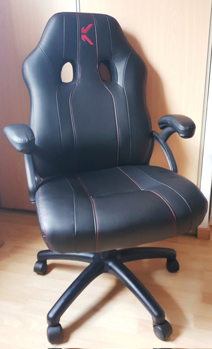 _Luzgard_'s tweet photo. Ma nouvelle chaise de bureau 👍😁.
Parce que oui, être bien assis c'est très important !
#Gaming #ChaiseGaming #SkillKorp https://t.co/CKHmxTERle