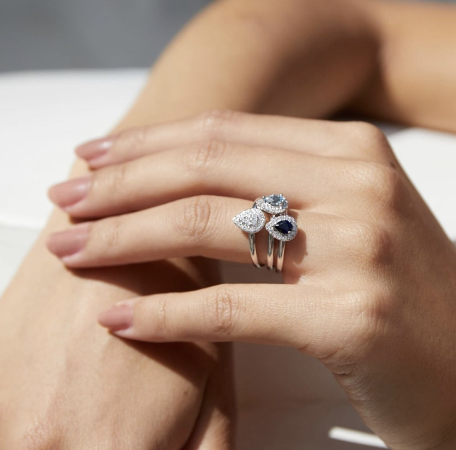 MandCoJewellers's tweet photo. Catching the last of the summer sunshine with a sparkle or two! 

https://t.co/kQmbijsnwx 

#luxuryjewellery  #sunshinestyle #sparkles  ✨✨✨ https://t.co/XPbrGJbdX0