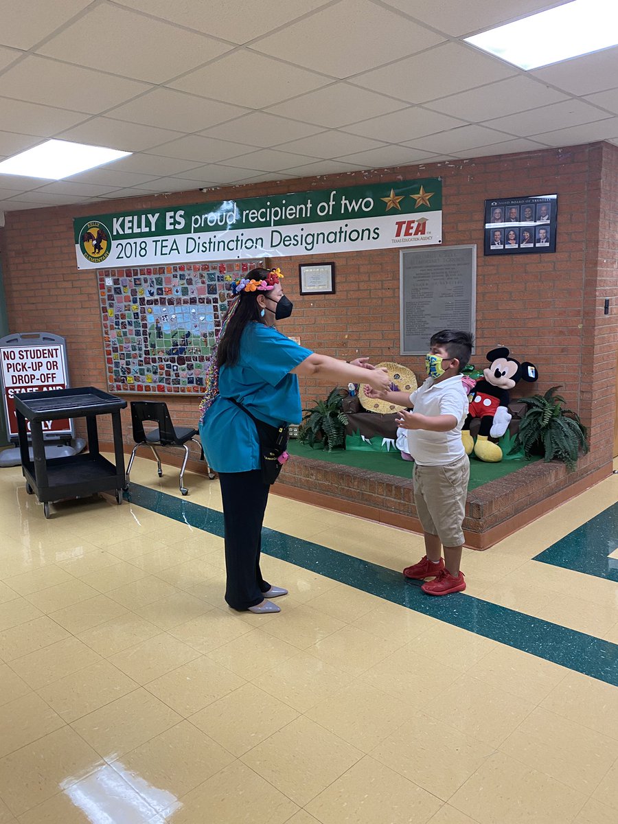 KellySaisd's tweet photo. Air hugs for the principal on her birthday! This is what relentless relationships look like! Happy birthday Mrs. Ramos Coto! #relentless #teamdeleon @deleonleaders https://t.co/kfYJPgBPYF