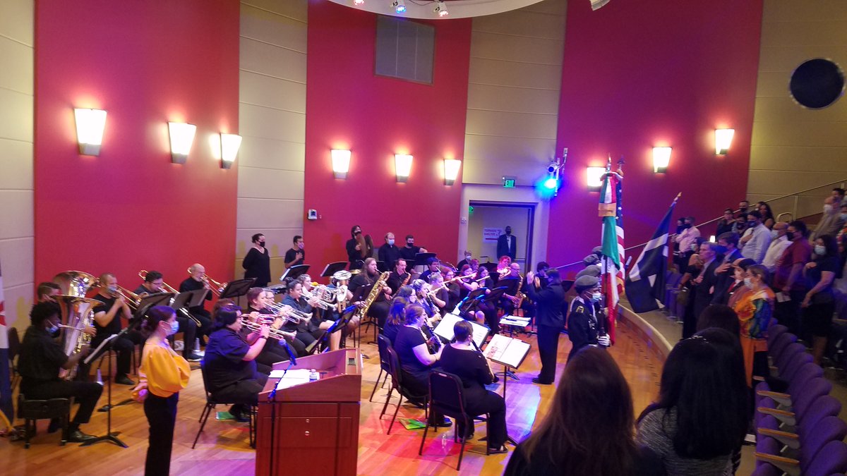 ConsulmexINI's tweet photo. Ayer conmemoramos en @indylibrary Bicentenarios fundación Indianápolis @IndyTurns200 y consumación Independencia 🇲🇽. @IndyMayorJoe presentó proclamación alusiva a efeméride mexicana y @GovHolcomb envió felicitaciones reconociendo contribuciones de Consulado. #elgritoenelmundo https://t.co/9zyDBTstQ5