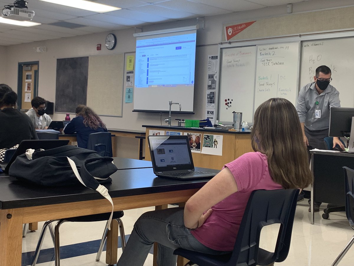 Students @NISDJaySEA use the #SeerDatabase to research various forms of cancers & how advances in #BioTech have impacted survival rates. @andrews_sea_jay leading an excellent discussion before sending them off to explore their chosen cancer #FutureOfBioTech #nisdreunited