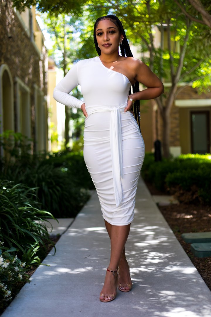 R100Shop's tweet image. Buy this beautiful white dress for only R100. Website under construction so DM or WhatsApp to order.